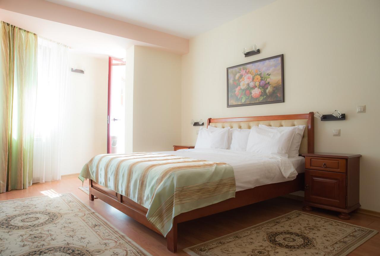 Hotel Nemira Slănic-Moldova Dış mekan fotoğraf